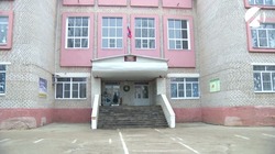 Глава регионального минобра проверил ход ремонта в школе в Красноярском районе