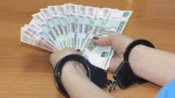 Астраханка похитила деньги у бизнесмена из Казахстана