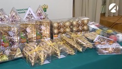 Астраханским детдомам подарили 17 тысяч коробок ёлочных игрушек
