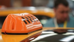 Правительство РФ попросили остановить рост цен на такси