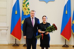 Губернатор Астраханской области вручил государственные награды астраханцам