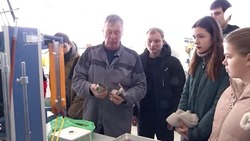 Астраханские студенты узнали тонкости работы в дорожной лаборатории