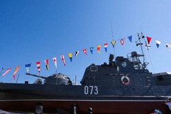 В преддверии Дня ВМФ 25 астраханских контрактников отправились служить в морскую пехоту