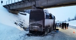 В Рязанской области рейсовый автобус Москва - Астрахань врезался в опору моста 