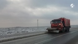 В Астраханской области на федеральных трассах снег убирают 40 единиц спецтехники