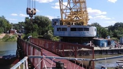 В Астрахани на Серебряной Воложке началась сборка береговых секций моста