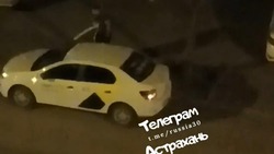 В астраханских соцсетях появилось видео избиения таксистом пассажира